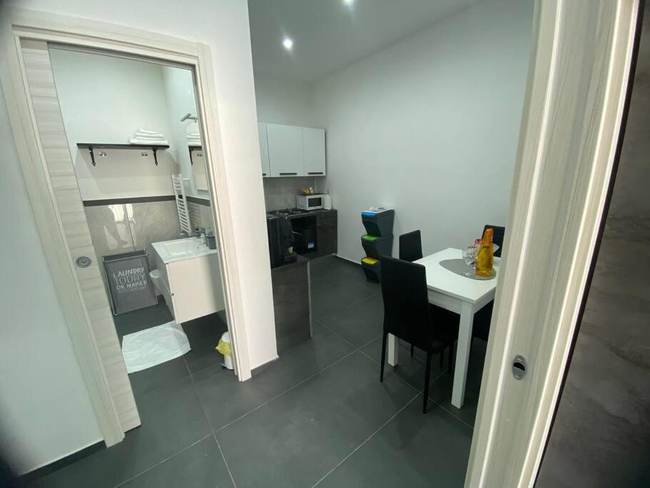 Apartamento La Dimora Del Porto Nápoles Exterior foto